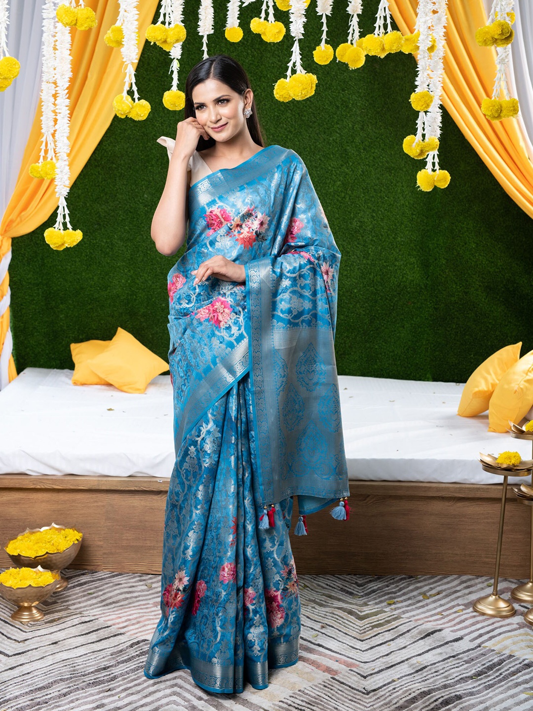 

BEATITUDE Blue & Pink Floral Zari Silk Blend Saree