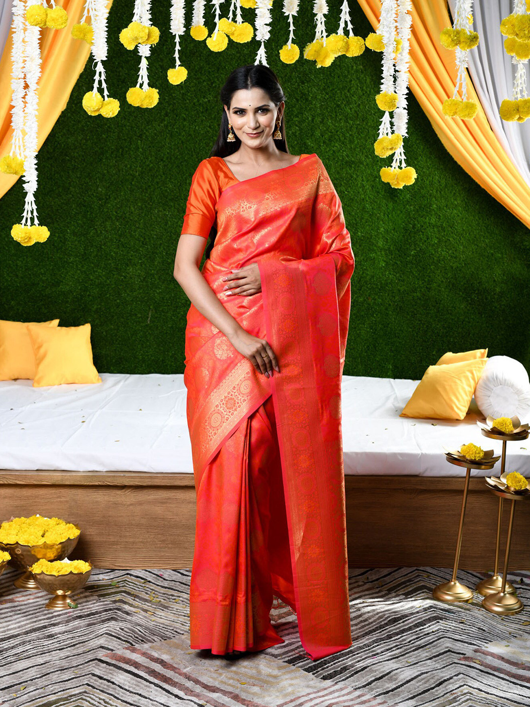 

BEATITUDE Blue & Gold-Toned Woven Design Zari Silk Blend Saree