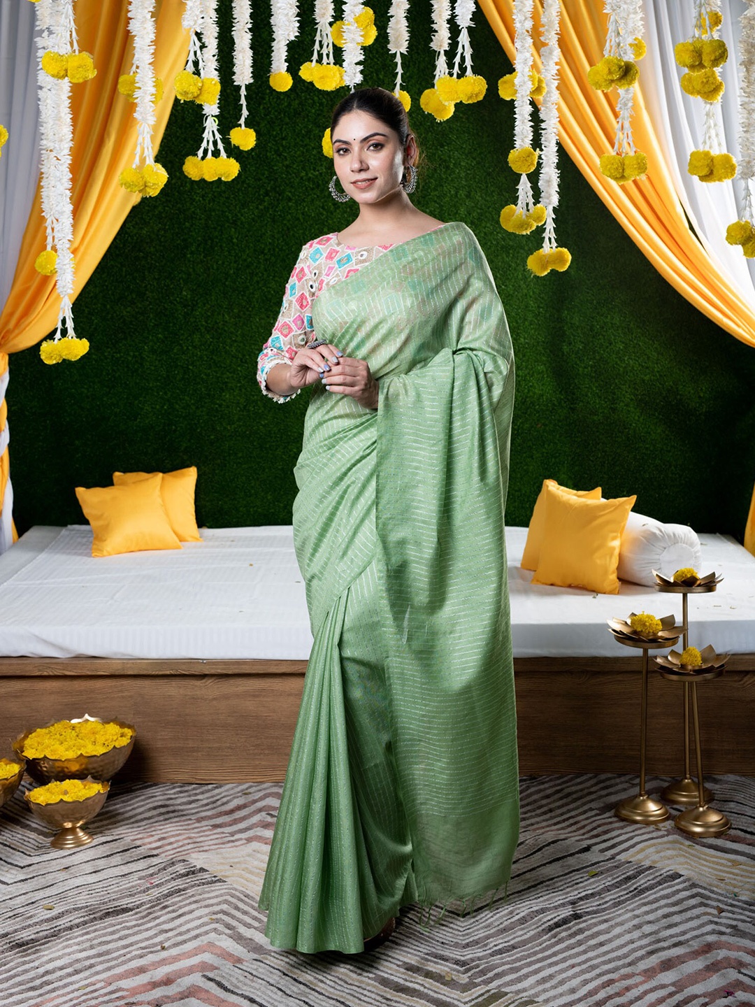 

BEATITUDE Green & Silver-Toned Woven Design Zari Silk Blend Saree
