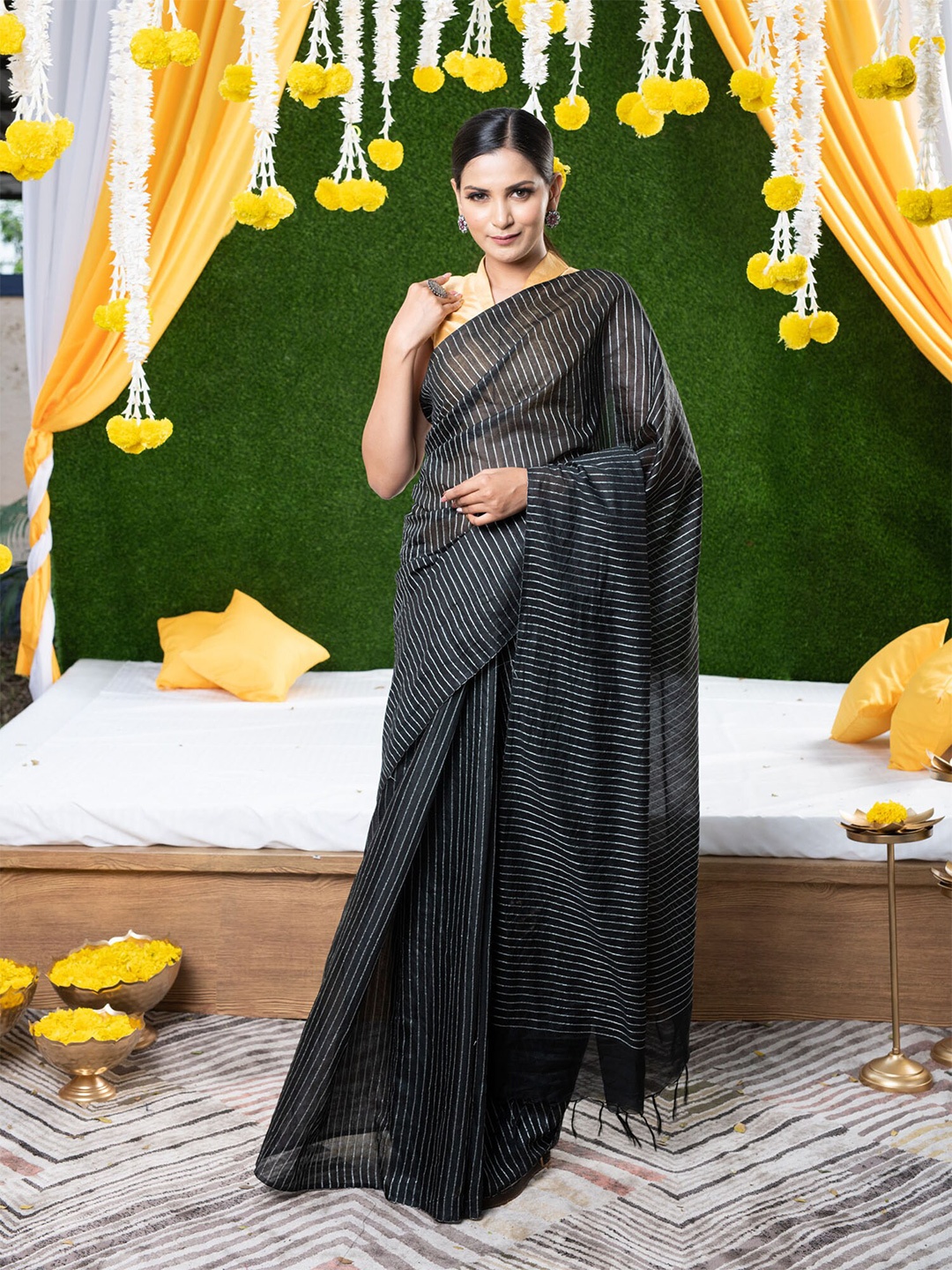 

BEATITUDE Black & Silver-Toned Woven Design Zari Silk Blend Saree
