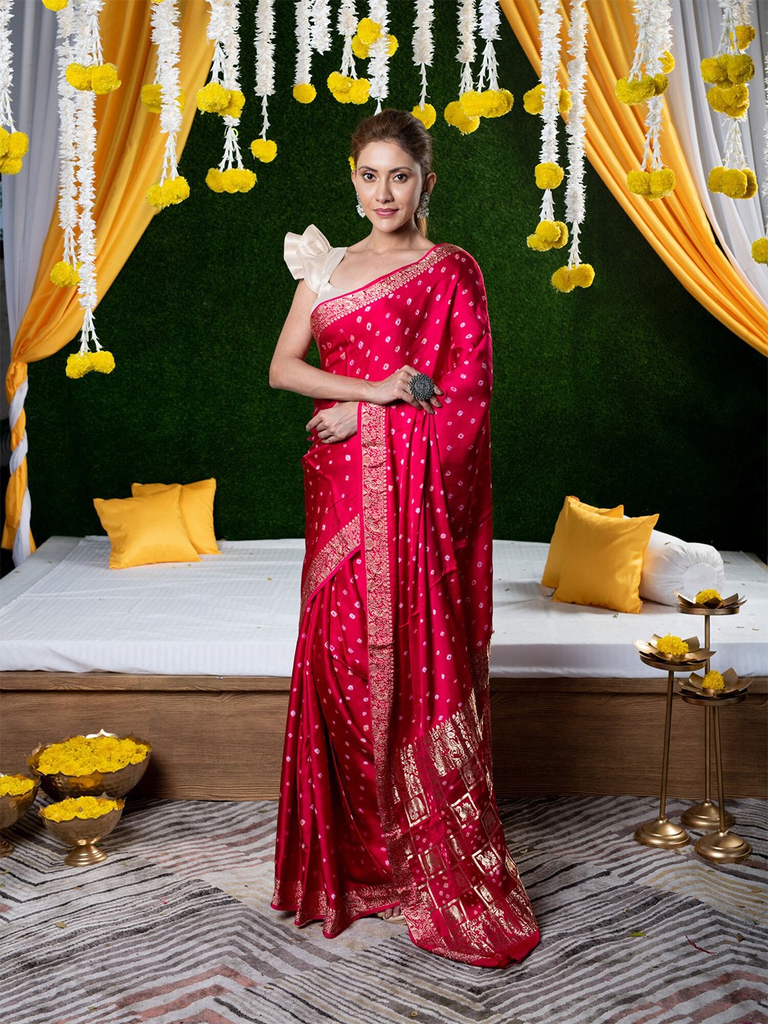 

BEATITUDE Pink & White Bandhani Zari Pure Silk Bandhani Saree