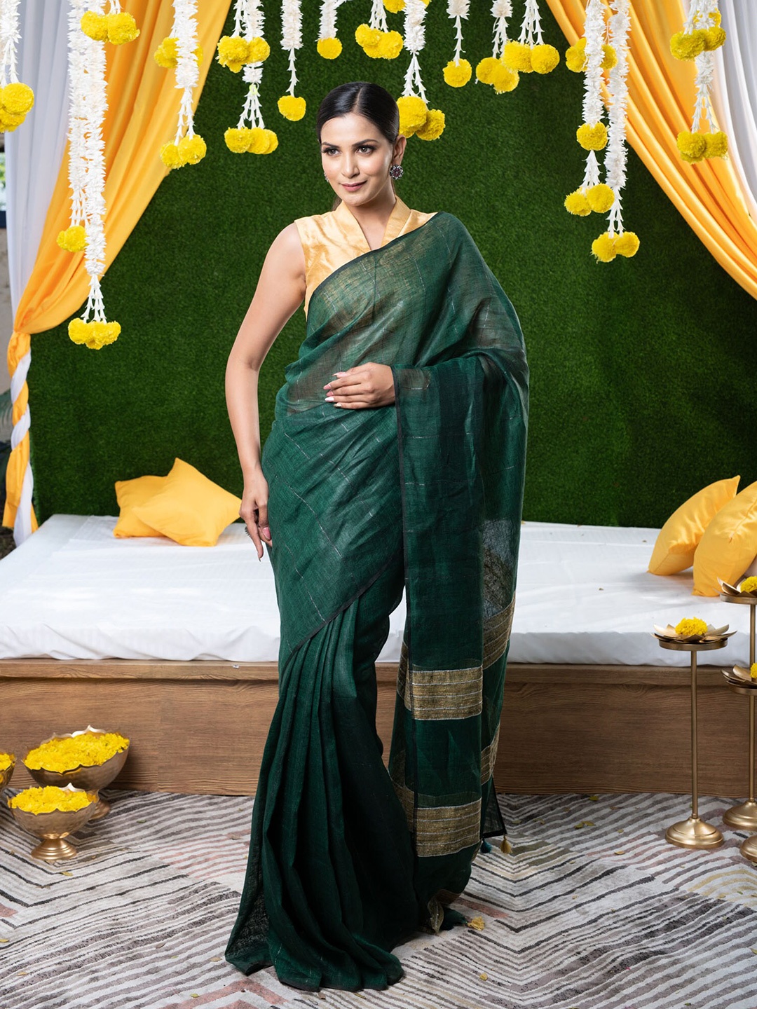 

BEATITUDE Green & Gold-Toned Woven Design Zari Pure Linen Saree