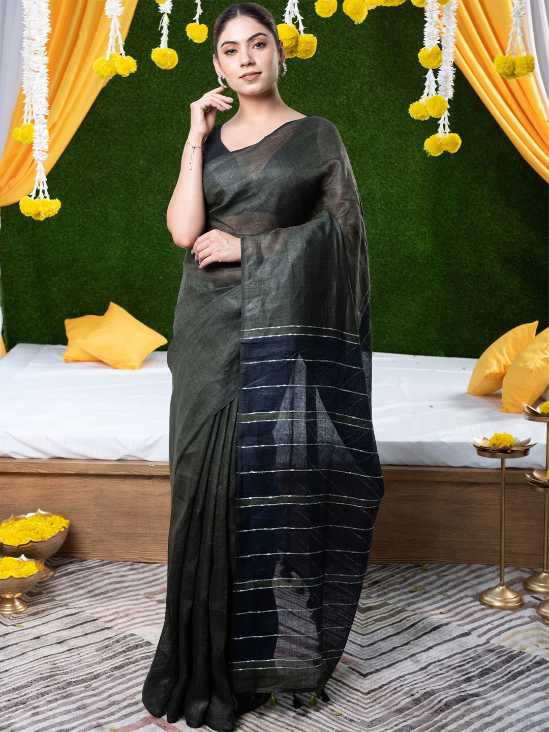 

BEATITUDE Green & Silver-Toned Woven Design Pure Linen Saree