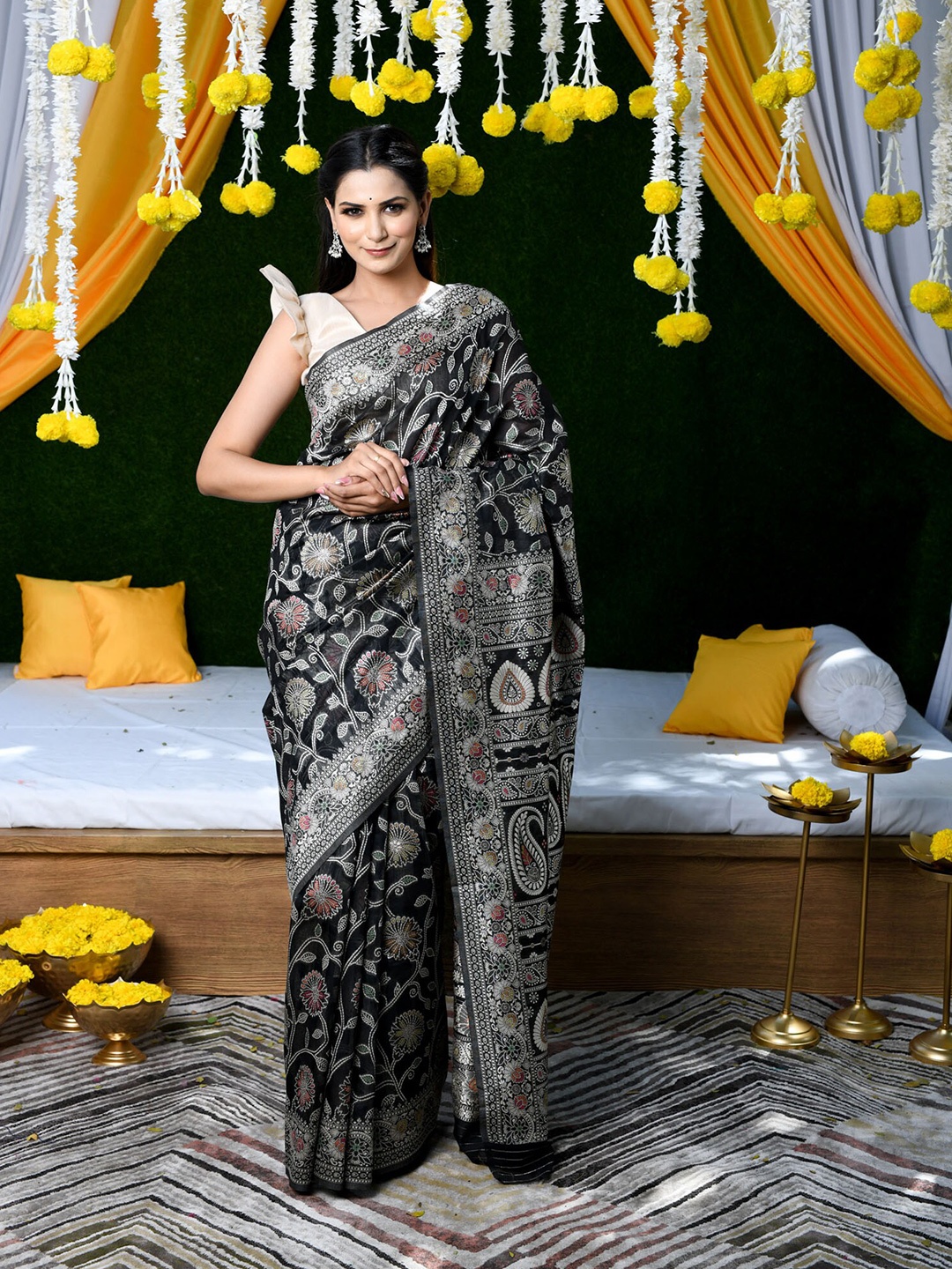 

BEATITUDE Black & Pink Floral Zari Silk Blend Saree