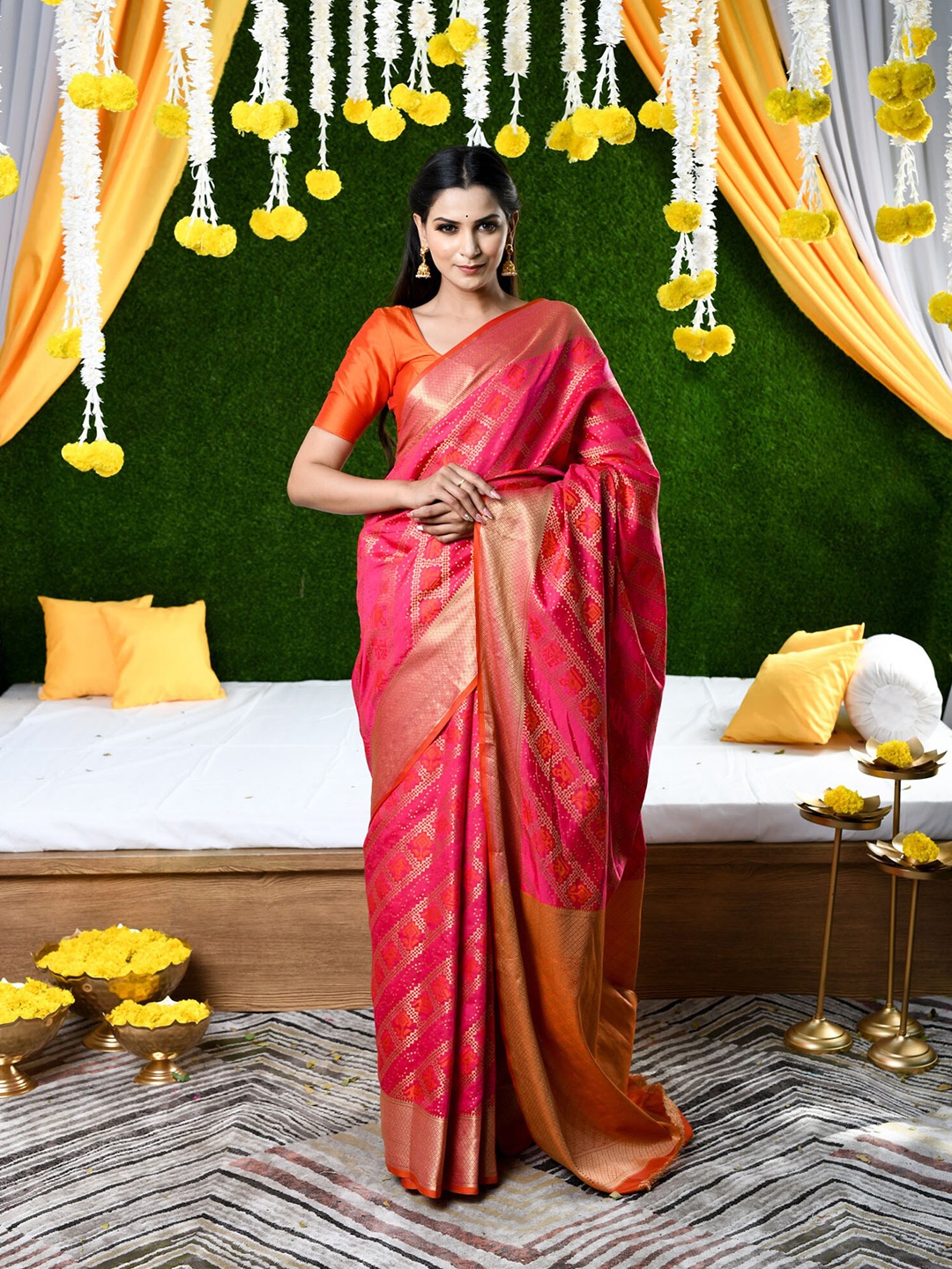 

BEATITUDE Pink & Red Woven Design Zari Silk Blend Patola Saree