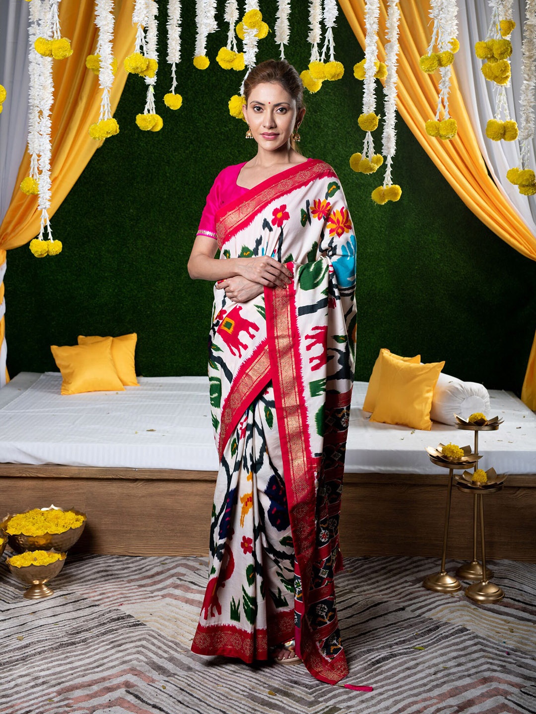 

BEATITUDE White & Red Woven Design Zari Silk Blend Patola Saree
