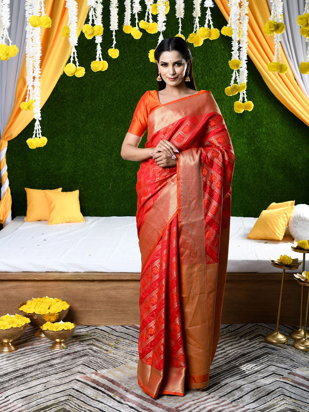 

BEATITUDE Red & Gold-Toned Woven Design Zari Silk Blend Patola Saree