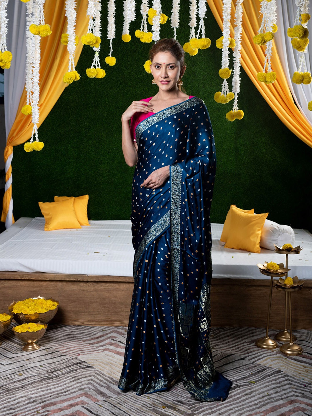 

BEATITUDE Blue & Pink Bandhani Zari Pure Silk Bandhani Saree