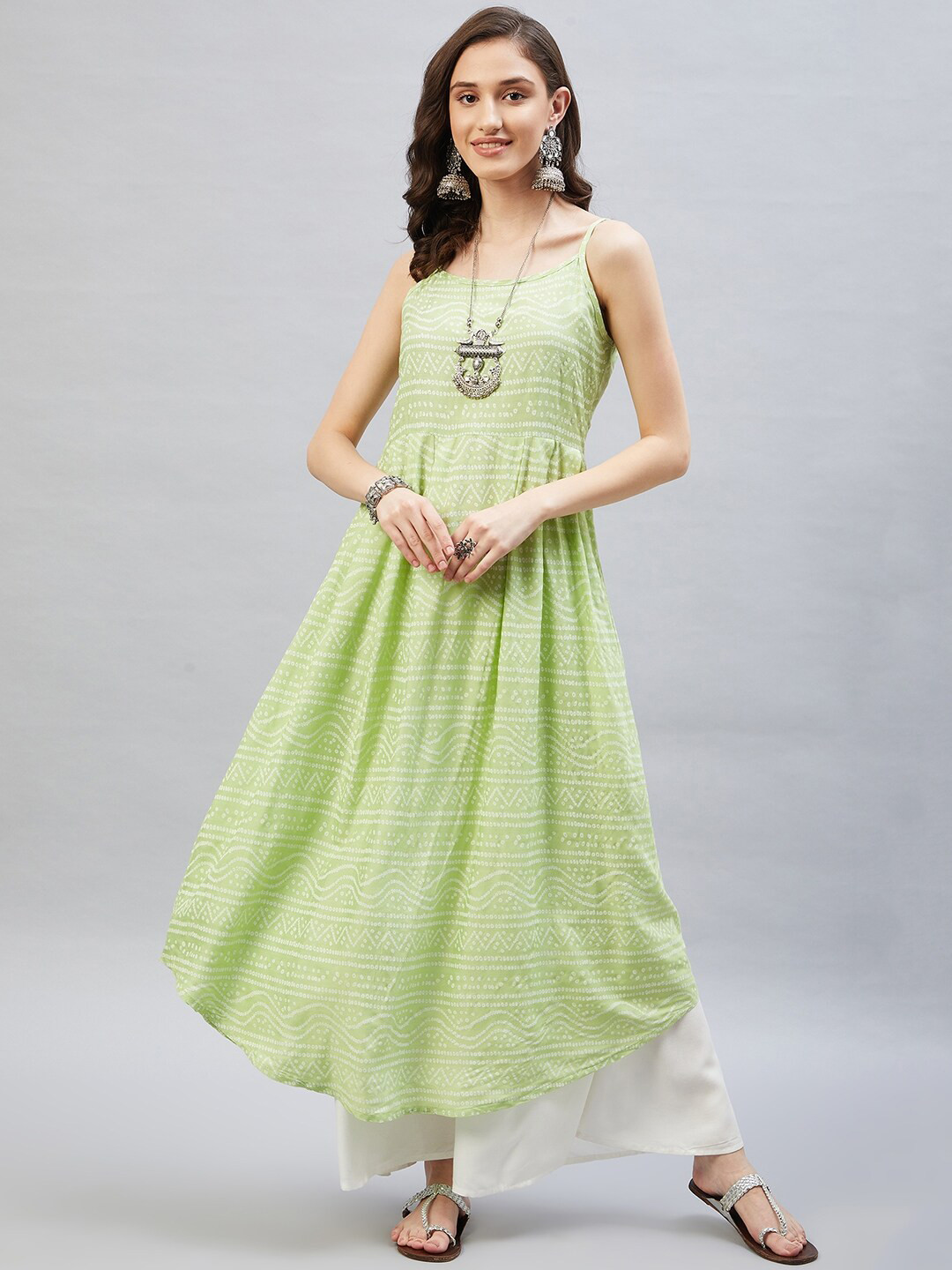 

InWeave Women Green Bandhani Printed Kurta With Palazzos