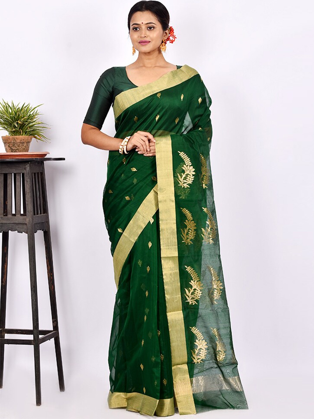 

AllSilks Green & Gold-Toned Woven Design Zari Pure Silk Chanderi Saree