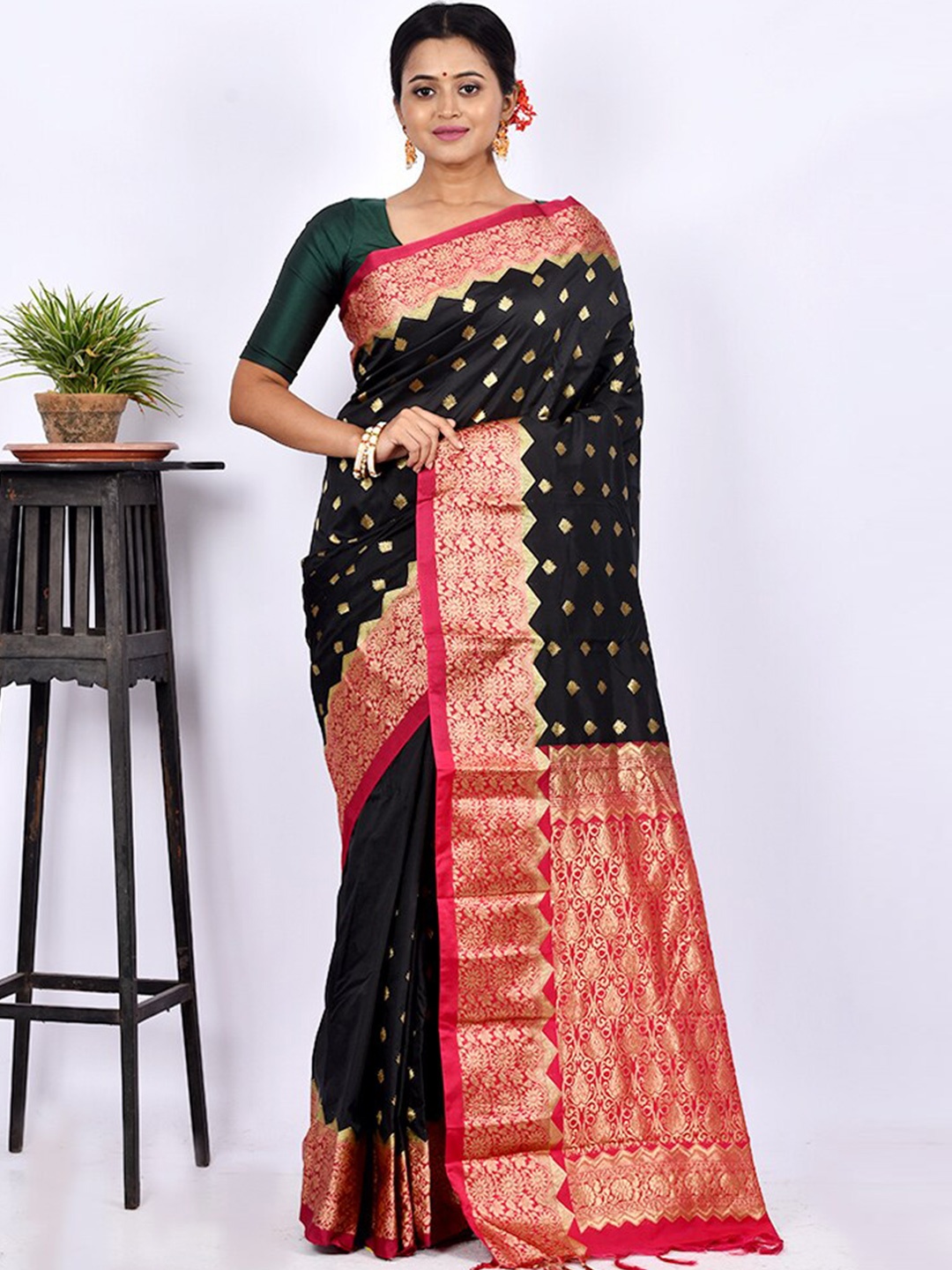 

AllSilks Black & Pink Woven Design Zari Silk Blend Kanjeevaram Saree