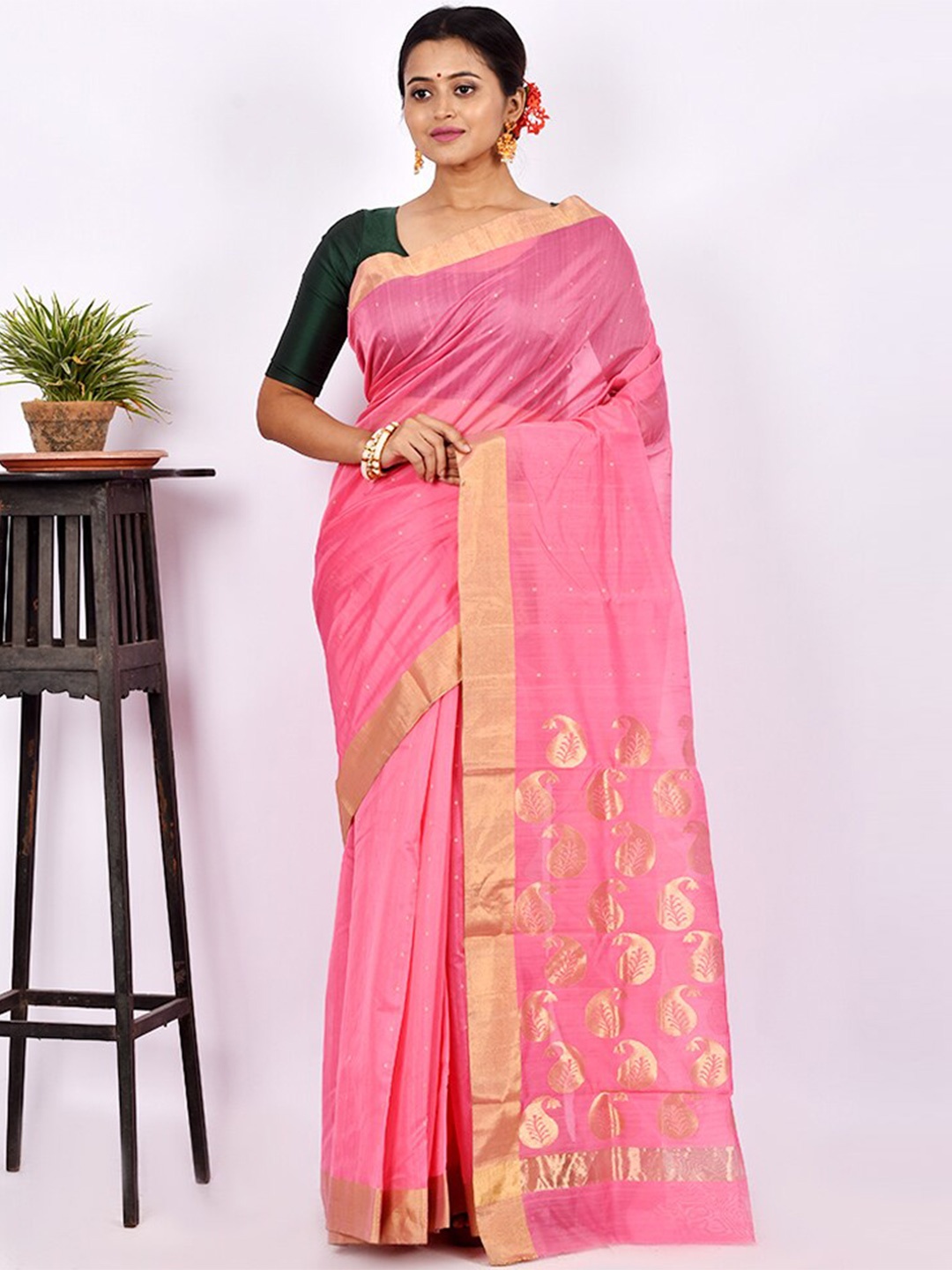

AllSilks Pink & Gold-Toned Paisley Zari Pure Silk Chanderi Saree