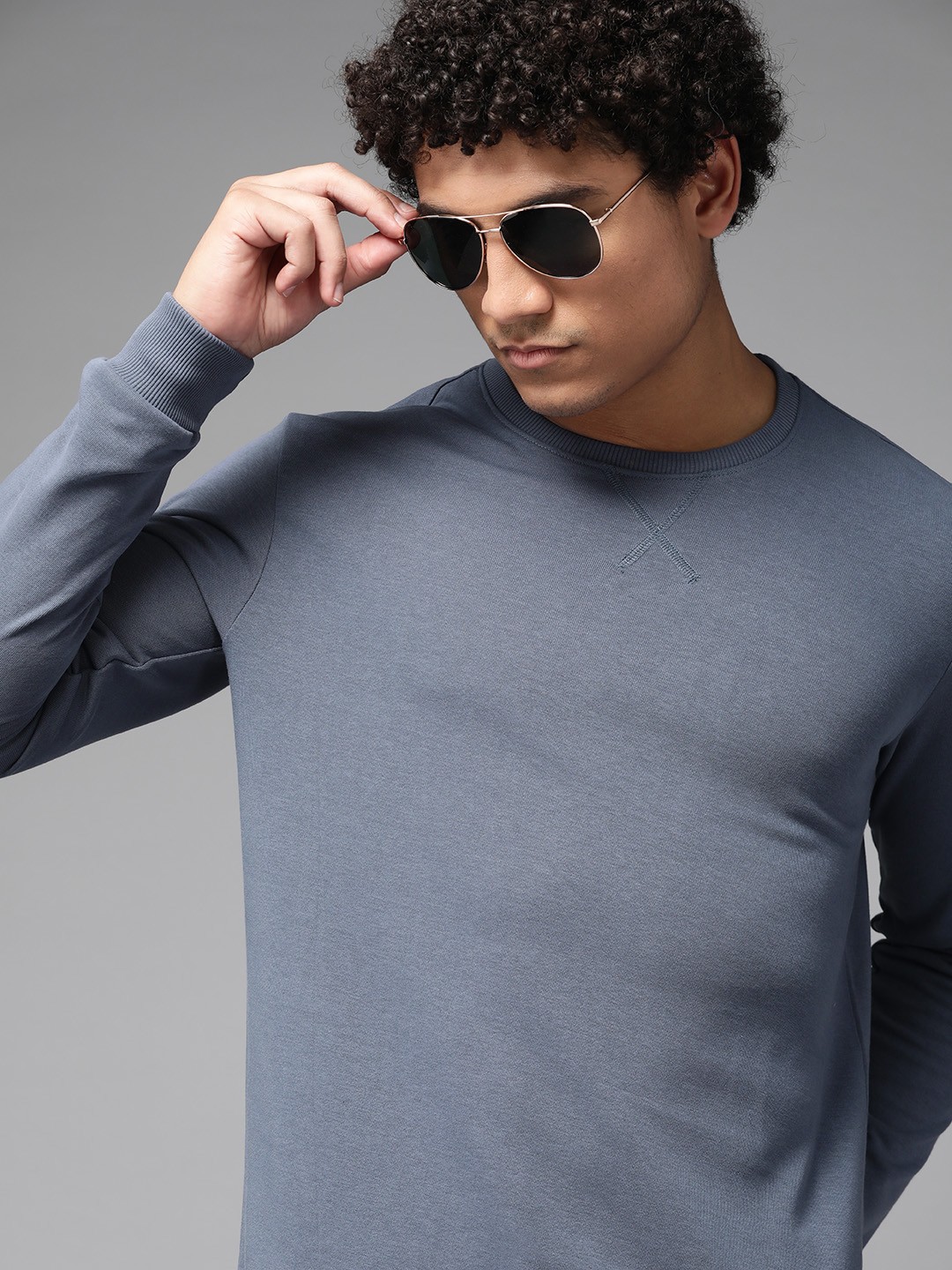 

The Roadster Lifestyle Co. Men Blue Knitted Sweatshirt