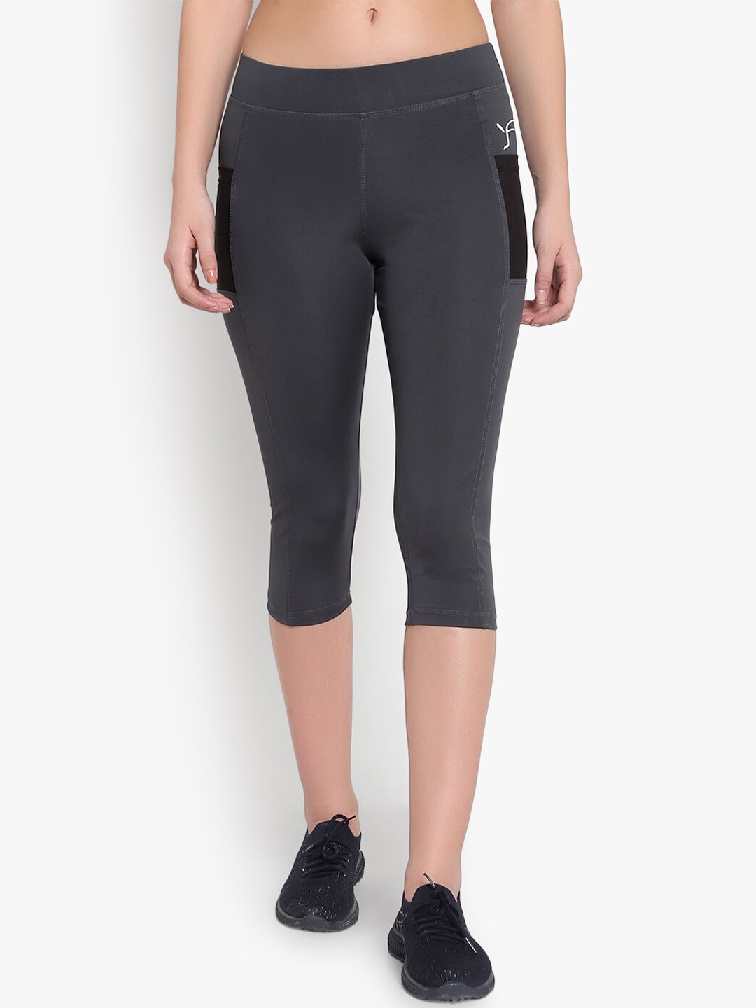 

YOU FOREVER Women Grey Solid Three Quarter Length Rapid Dry Tights
