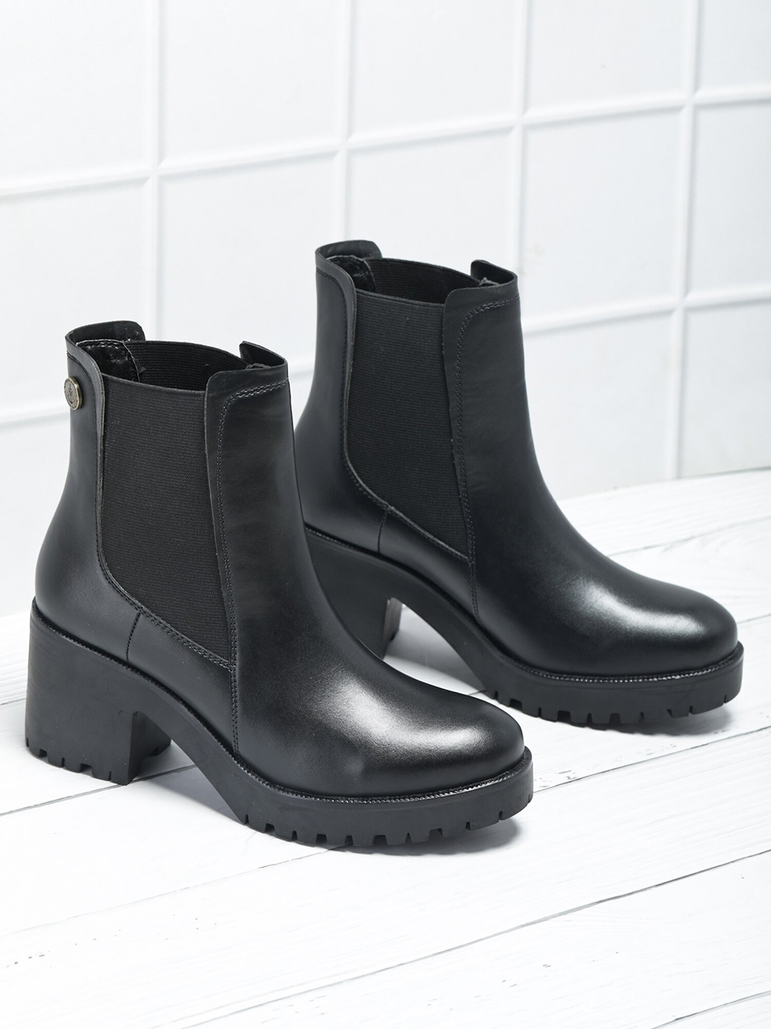 

MICHAEL ANGELO Woman Heeled High-top Chelsea Boots, Black