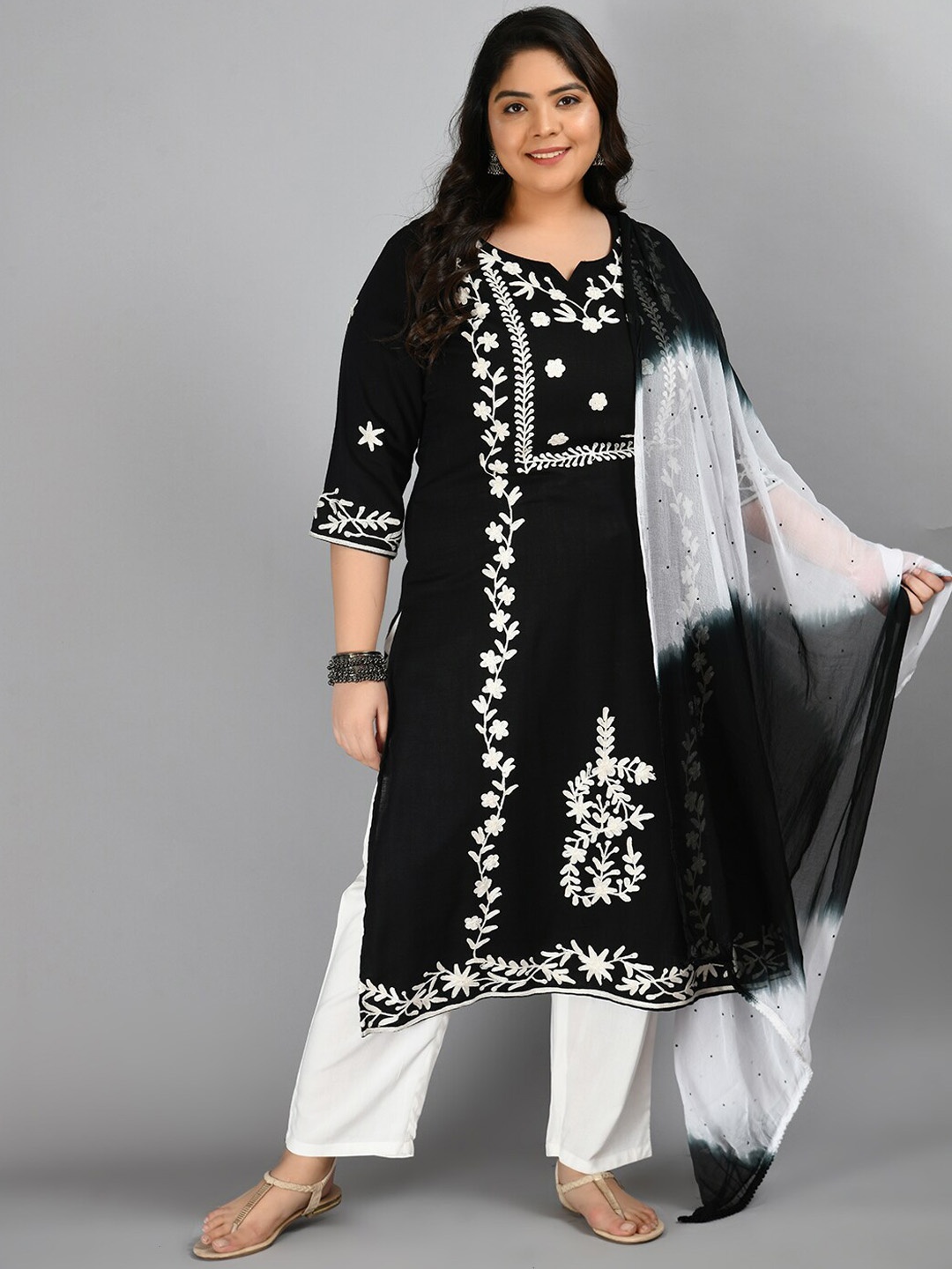 PrettyPlus by Desinoor.com Floral Embroidered Kurta with Trousers & Dupatta, Black