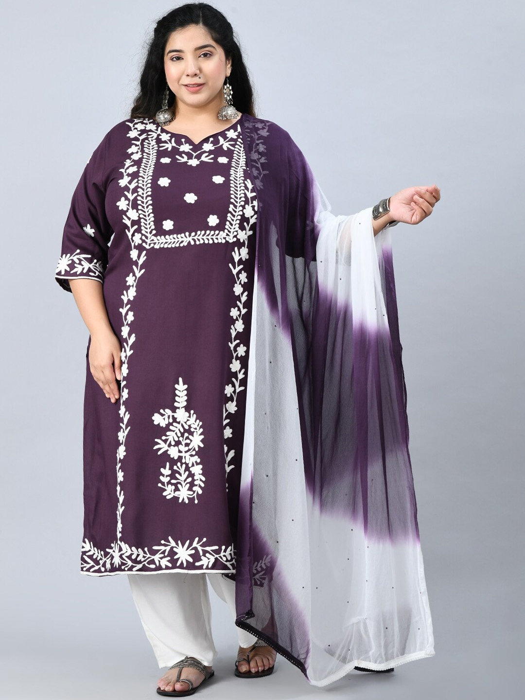 

PrettyPlus by Desinoor.com Plus Size Purple Kurta with Trousers & Dupatta