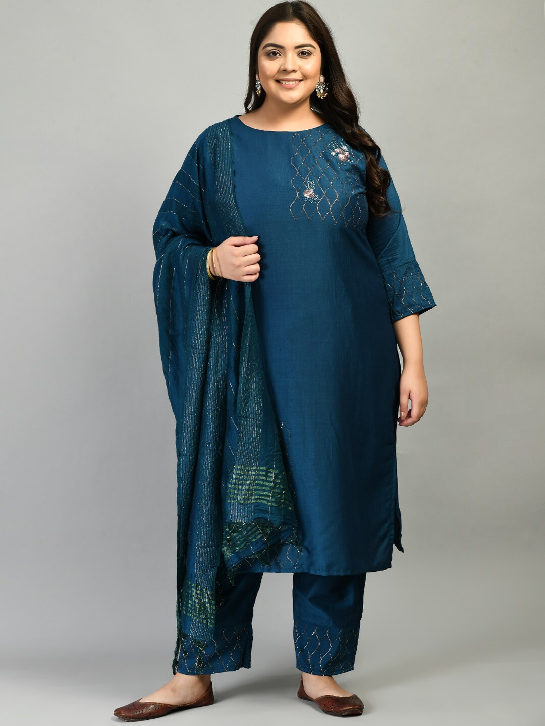 

PrettyPlus by Desinoor.com Plus Size Teal Blue Kurta with Trousers & With Dupatta