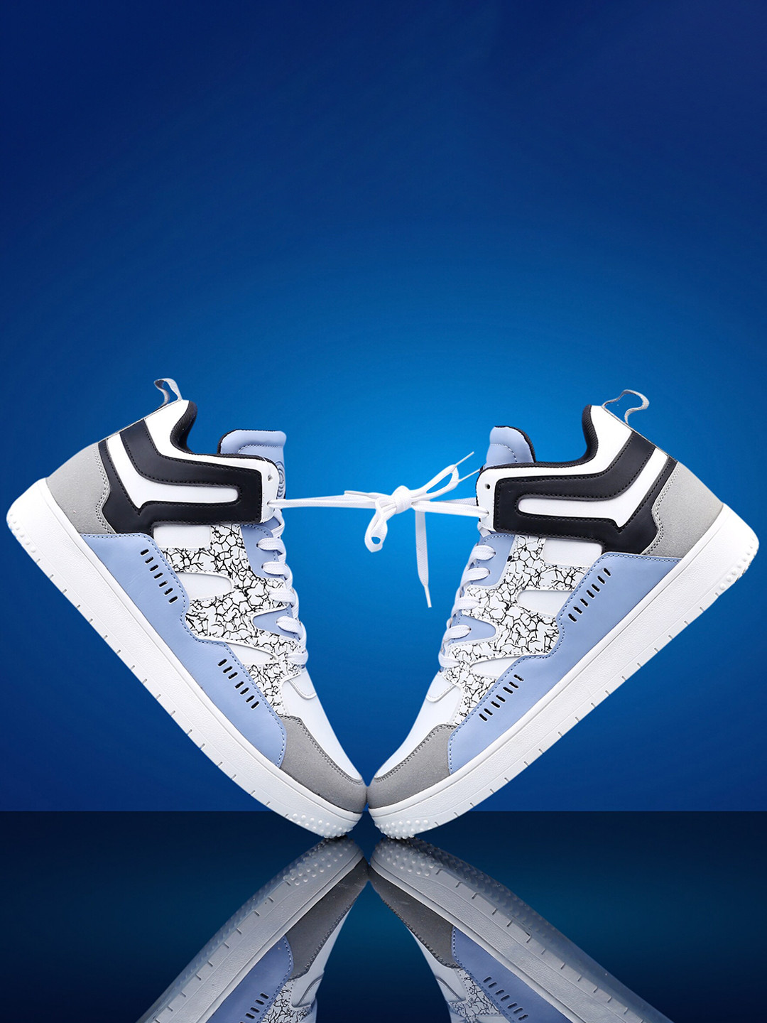 

bacca bucci Men White Printed Casual Sneakers