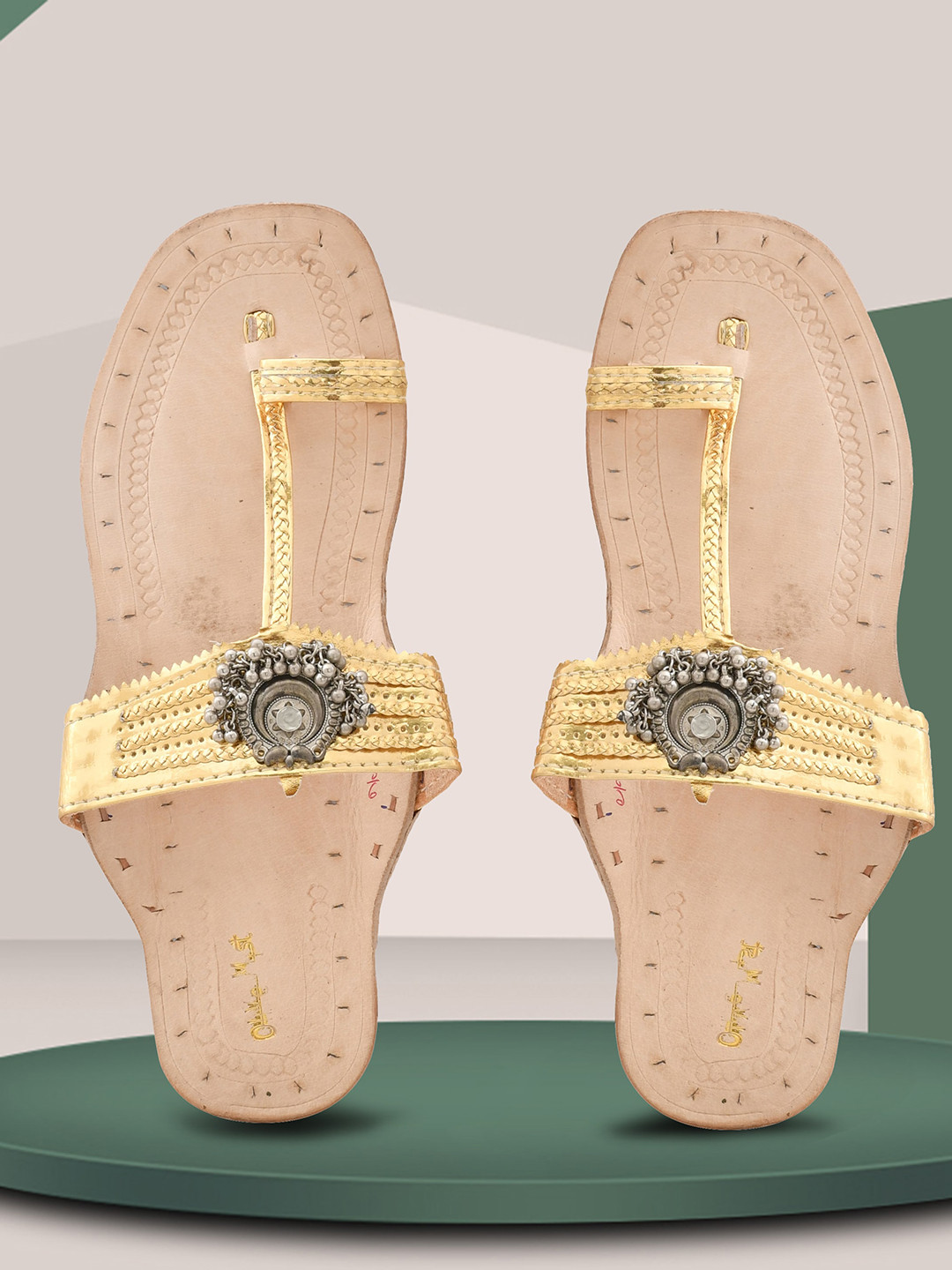 

OLIVE MIST Women Gold-Toned Embellished Handcrafted Leather Ethnic Kolhapuri One Toe Flats