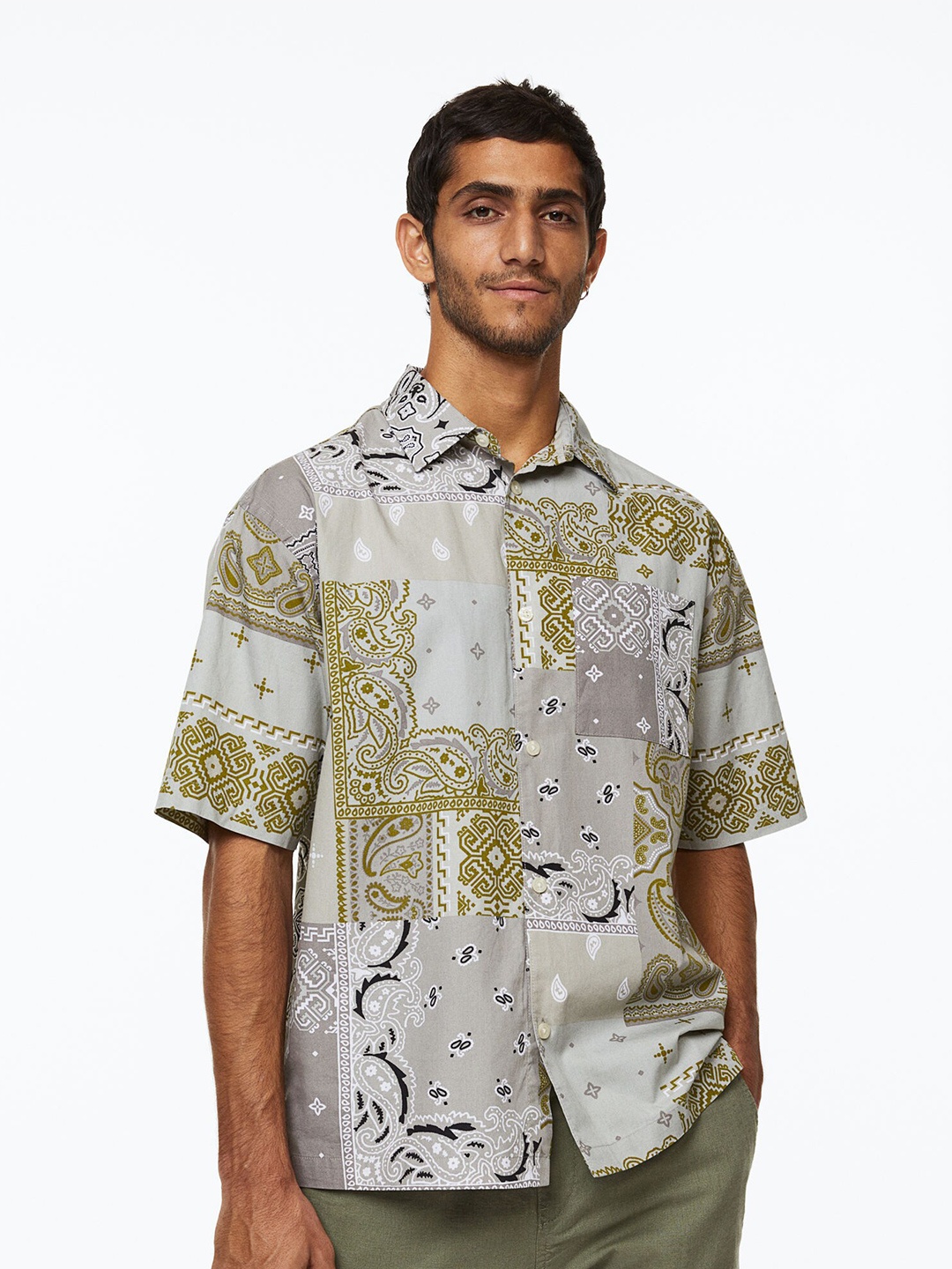 

H&M Men Beige & Green Relaxed Fit Short-Sleeved Shirt