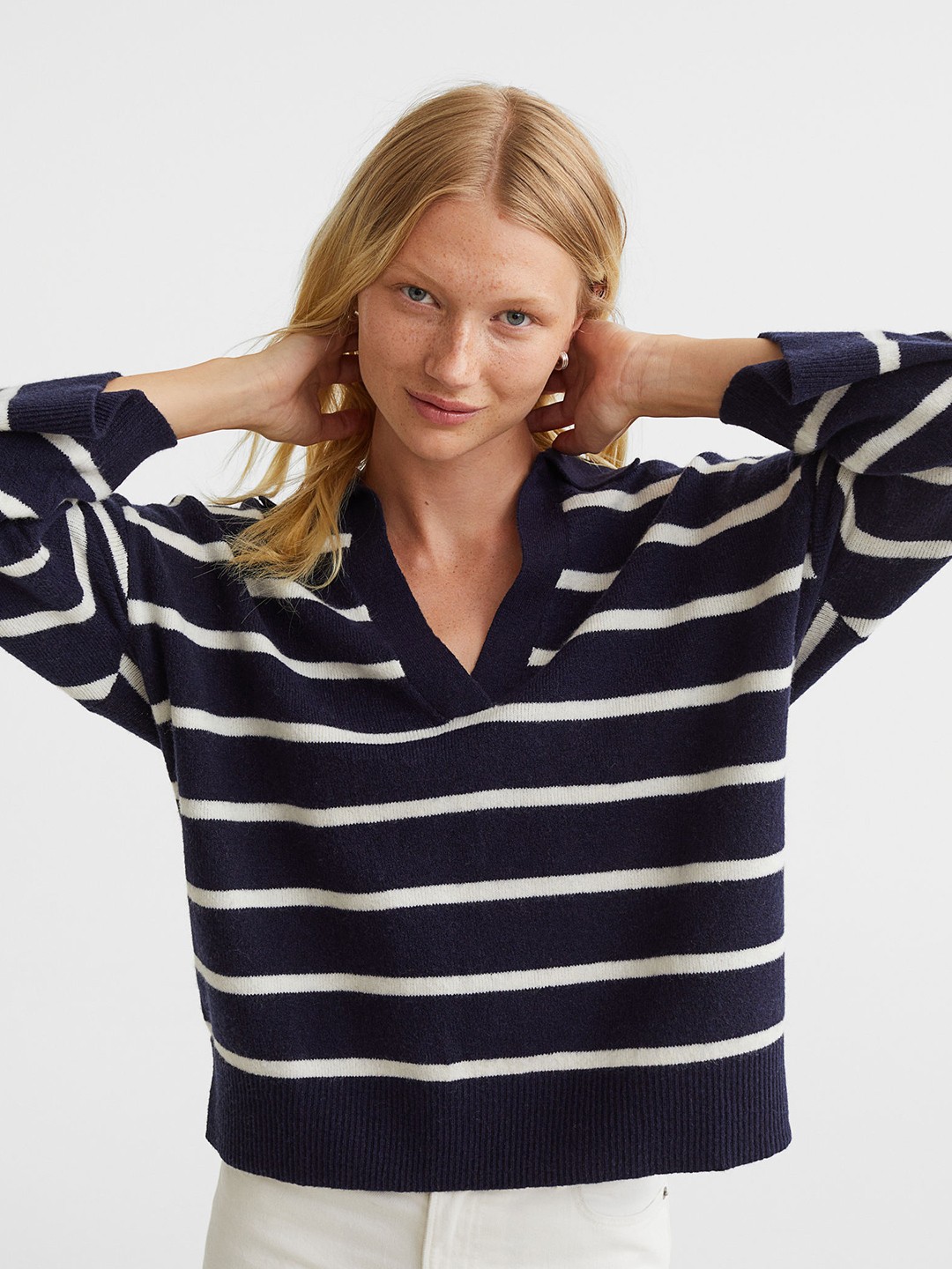 

H&M Women Blue & White Fine-Knit Collared Jumper