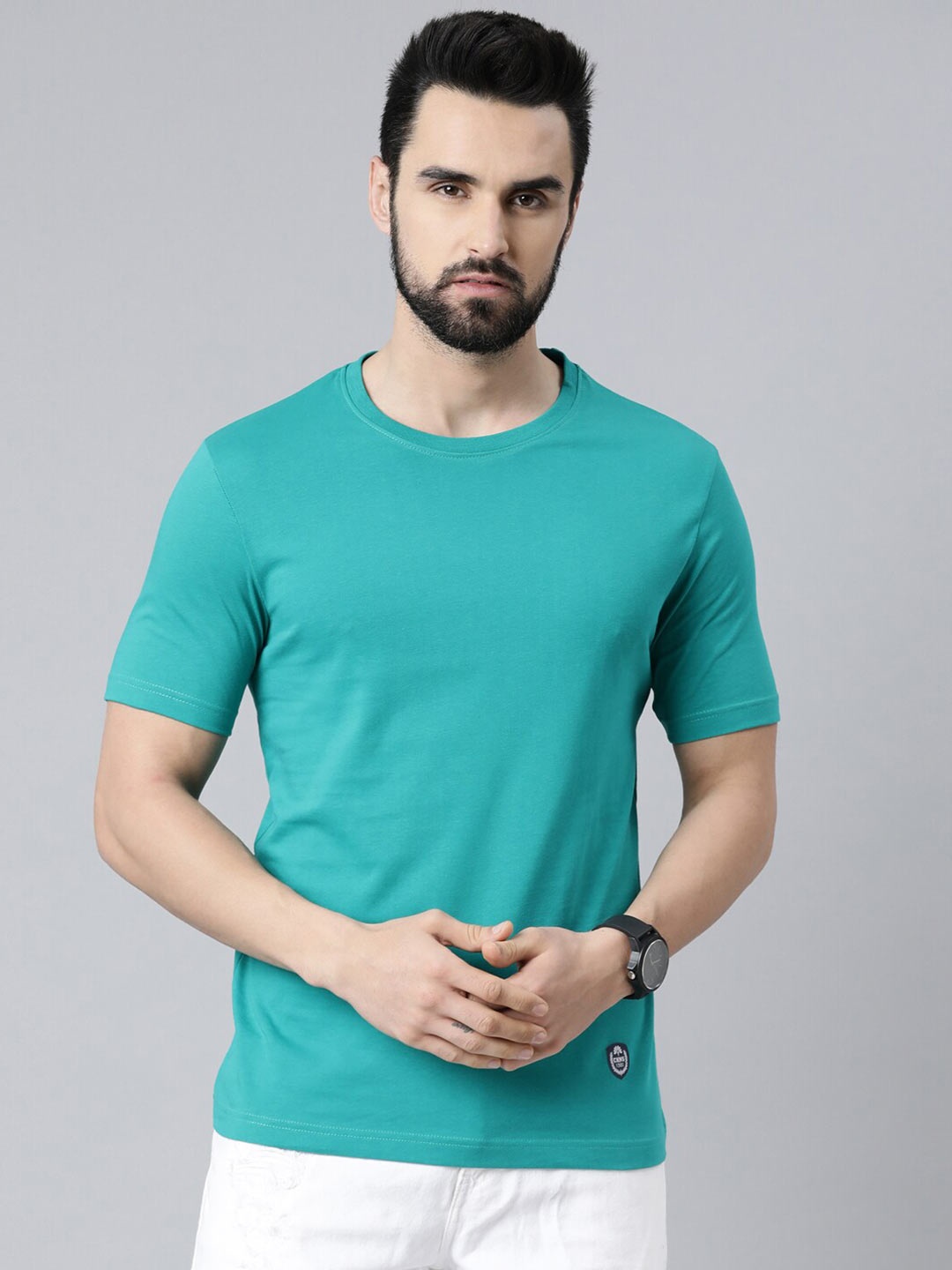 

Chennis Men Teal Solid Slim Fit Cotton T-shirt