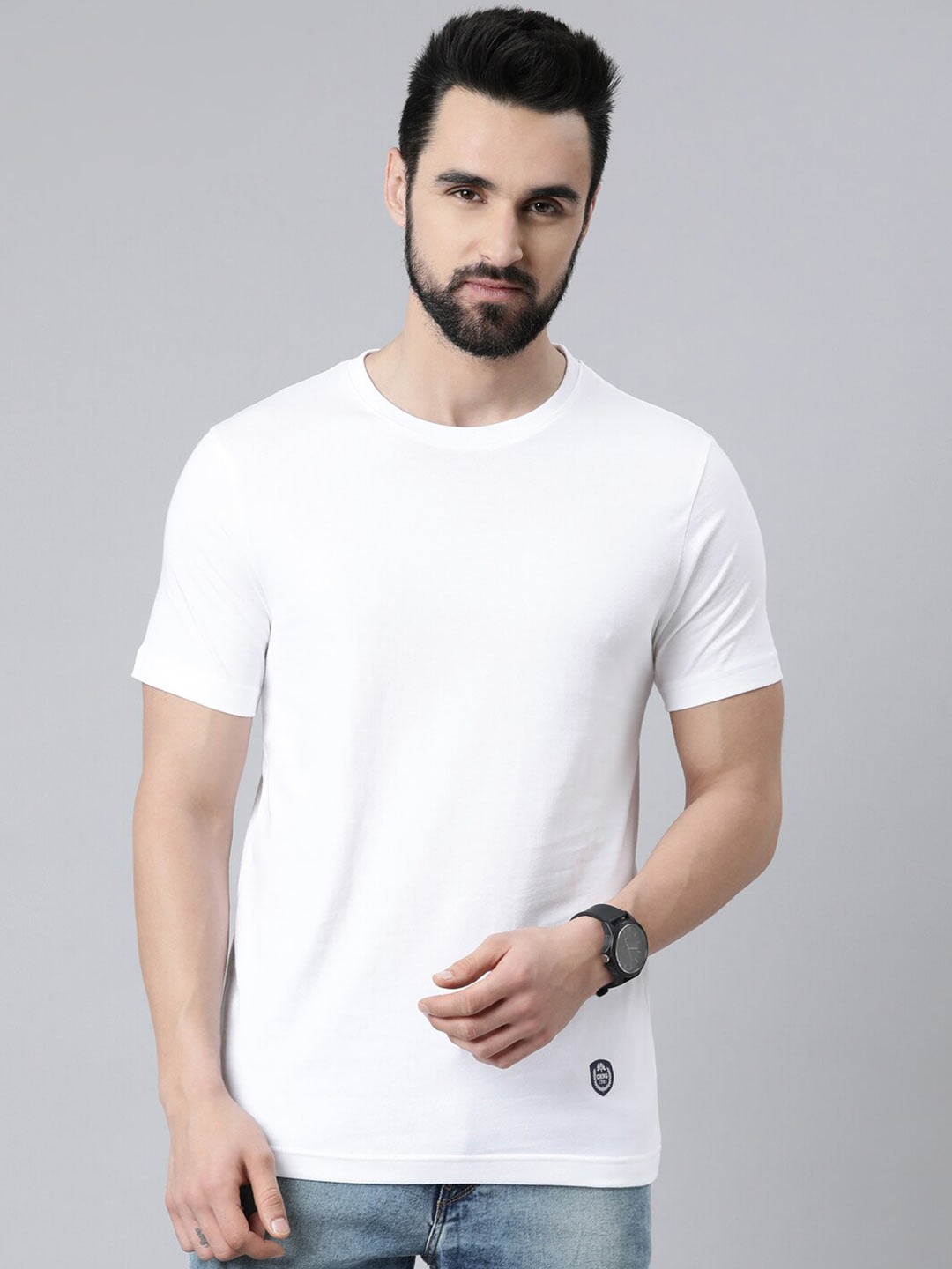 

Chennis Men White Slim Fit Cotton T-shirt