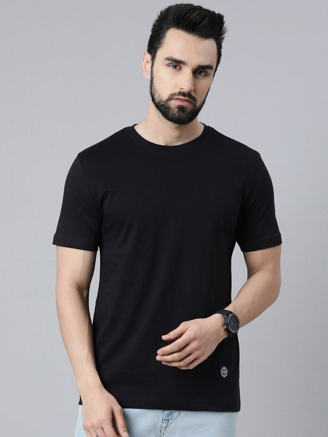 

Chennis Men Black Slim Fit Cotton T-shirt