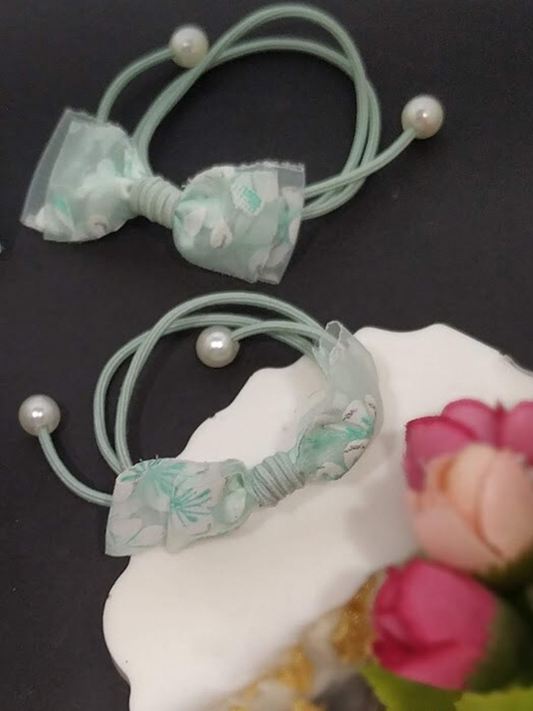 

FEMMIBELLA Women Green Set of 4 Beaded Ponytail Holders