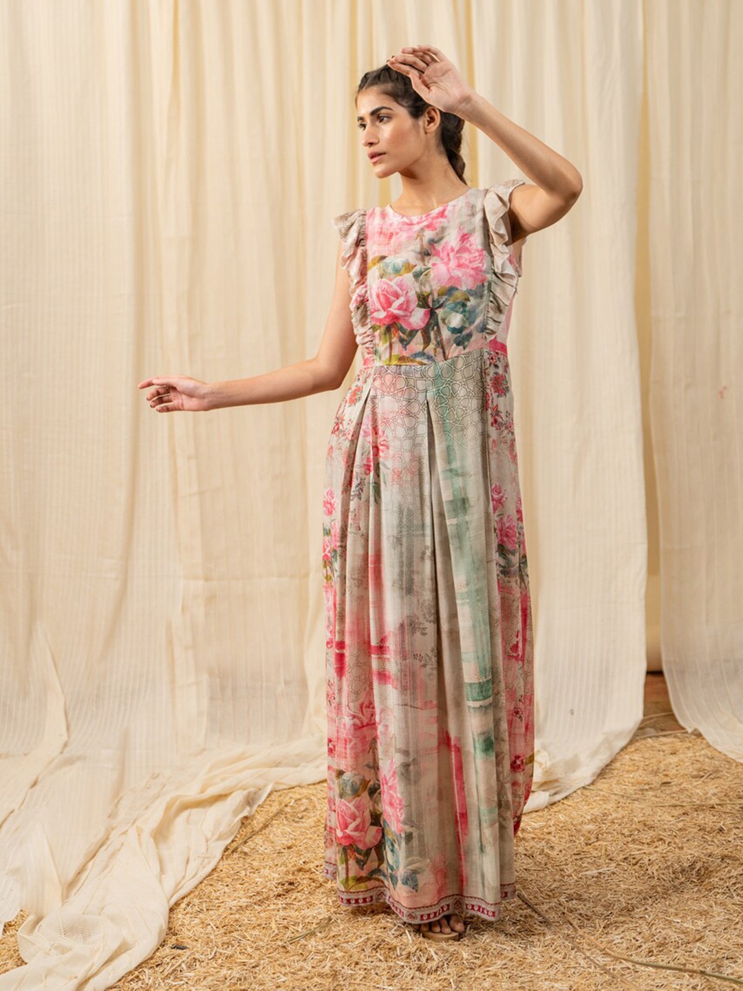 

Label Reyya Beige & Pink Floral Maxi Maxi Dress