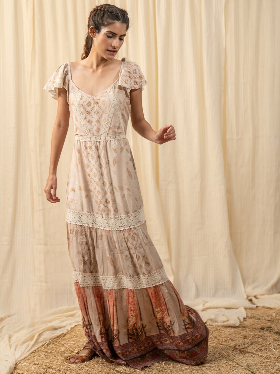 

Label Reyya Beige Maxi Maxi Dress