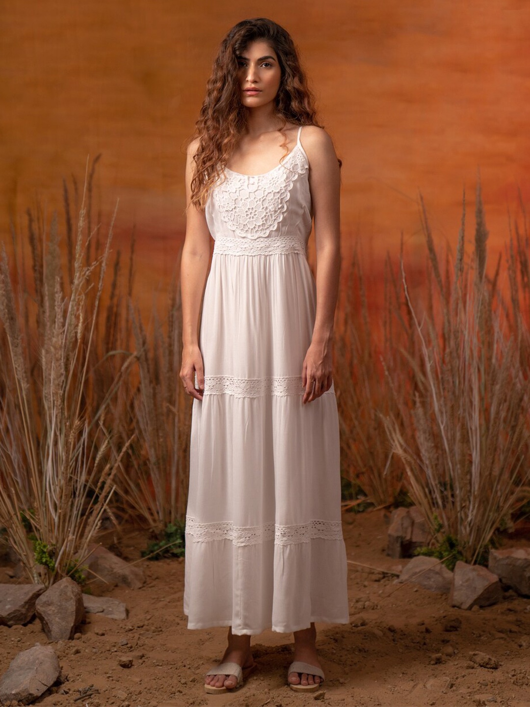 

Label Reyya White Crepe Maxi Maxi Dress