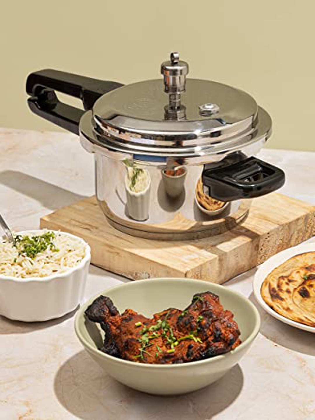

Vinod Silver-Toned & Black Induction Stainless Steel Pressure Cooker 7L