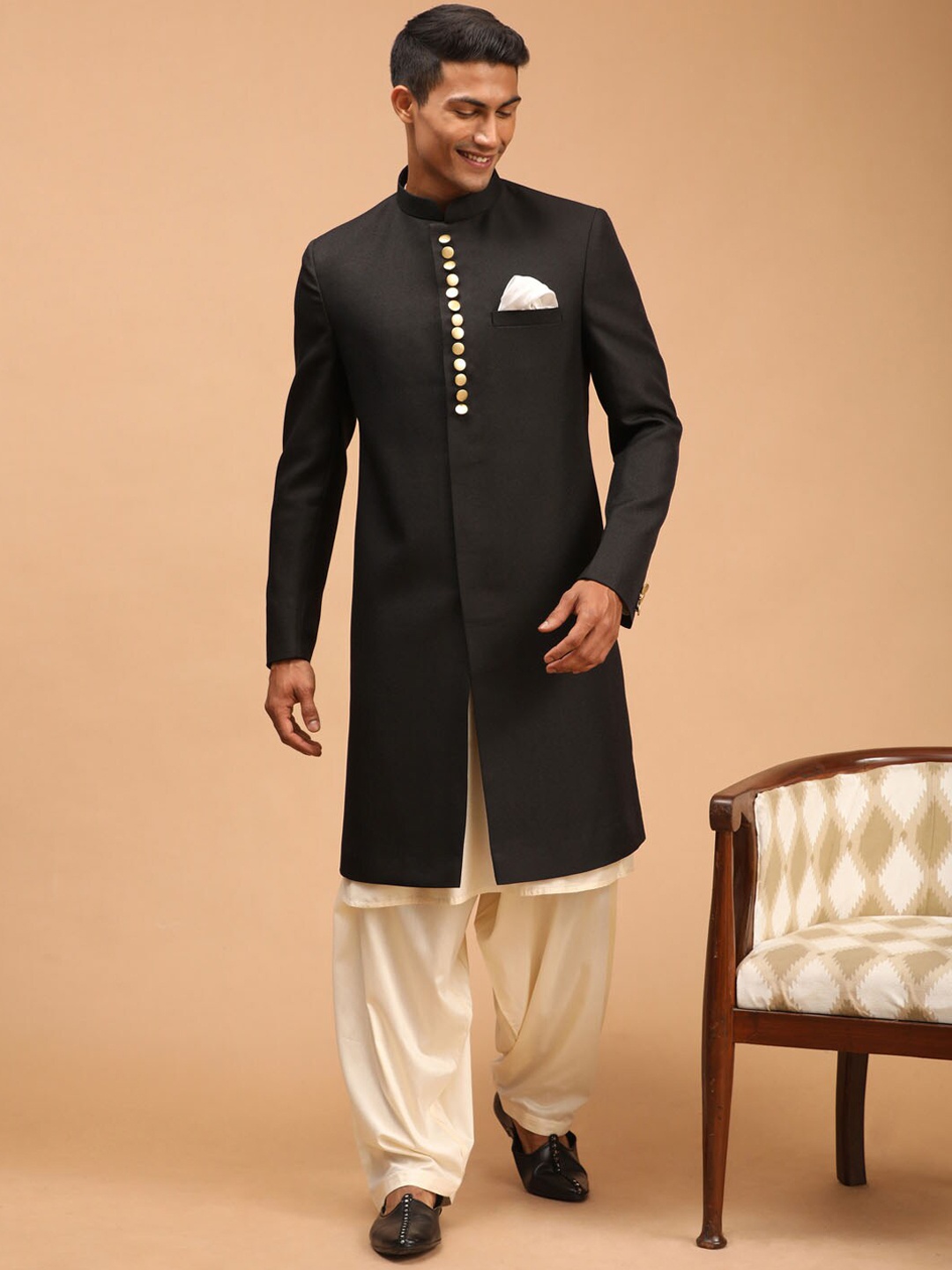 

VASTRAMAY Men Black & Cream Solid Slim-Fit Sherwani