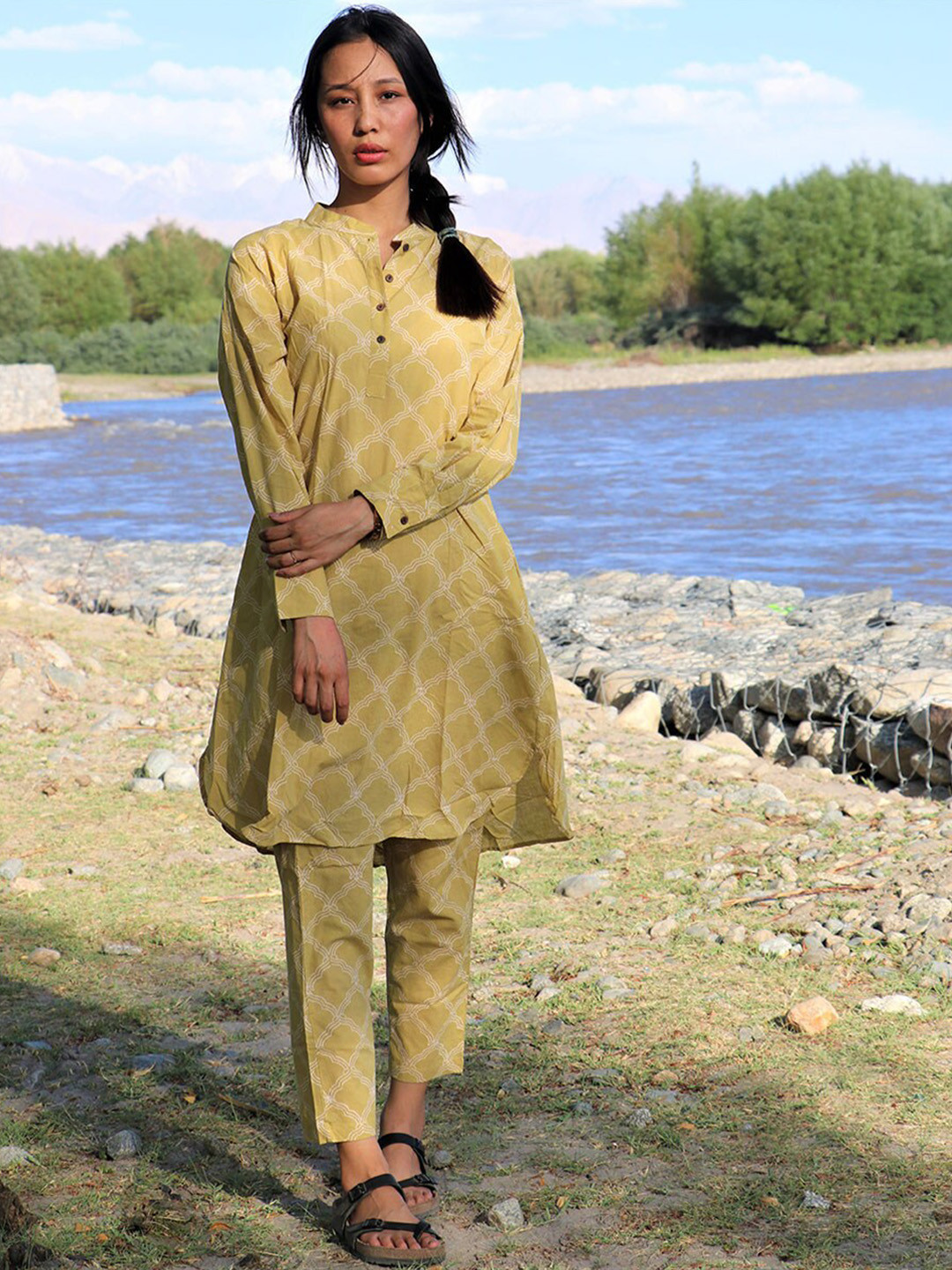 

Chidiyaa Women Olive Green & White Printed Pure Cotton A-Line Kurta with Trousers