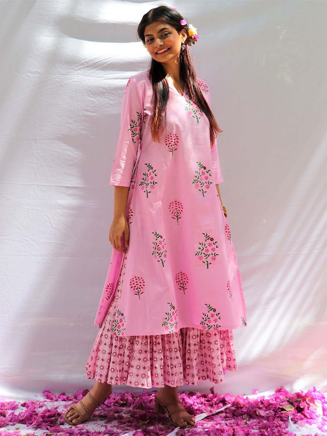 

Chidiyaa Women Pink Floral Printed Pure Cotton Kurta with Sharara Set