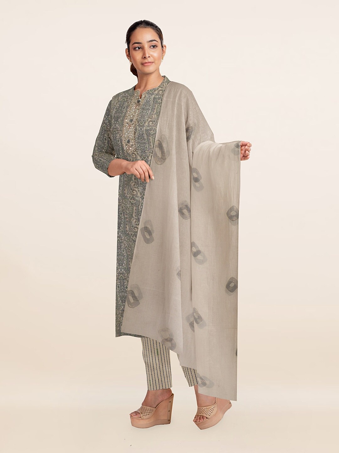 

Pothys Grey & Cream-Coloured Unstitched Dress Material