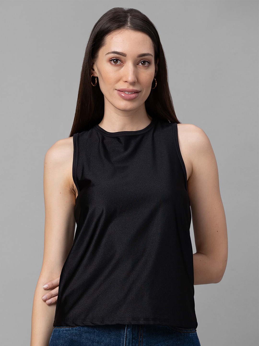 

Globus Black Solid Twisted Top