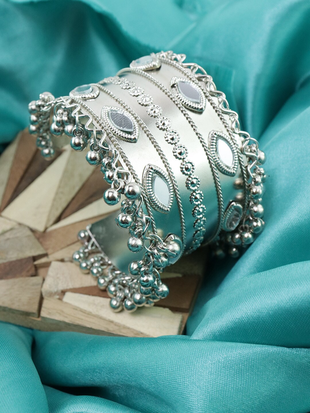 

Krelin Women Silver-Toned Oxidised Bangle-Style Bracelet