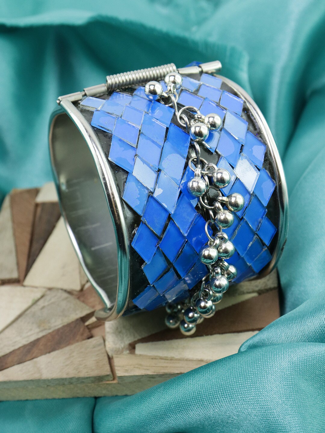 

Krelin Women Silver-Toned & Blue Oxidised Cuff Bracelet