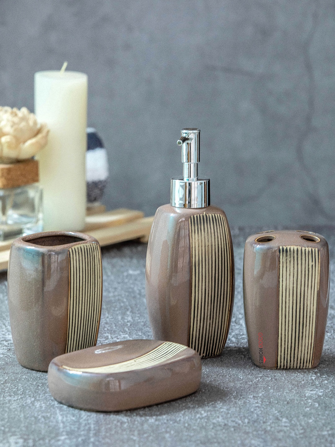 

GOODHOMES Set Of 4 Brown & Gold-Toned Textured Bathroom Accessories