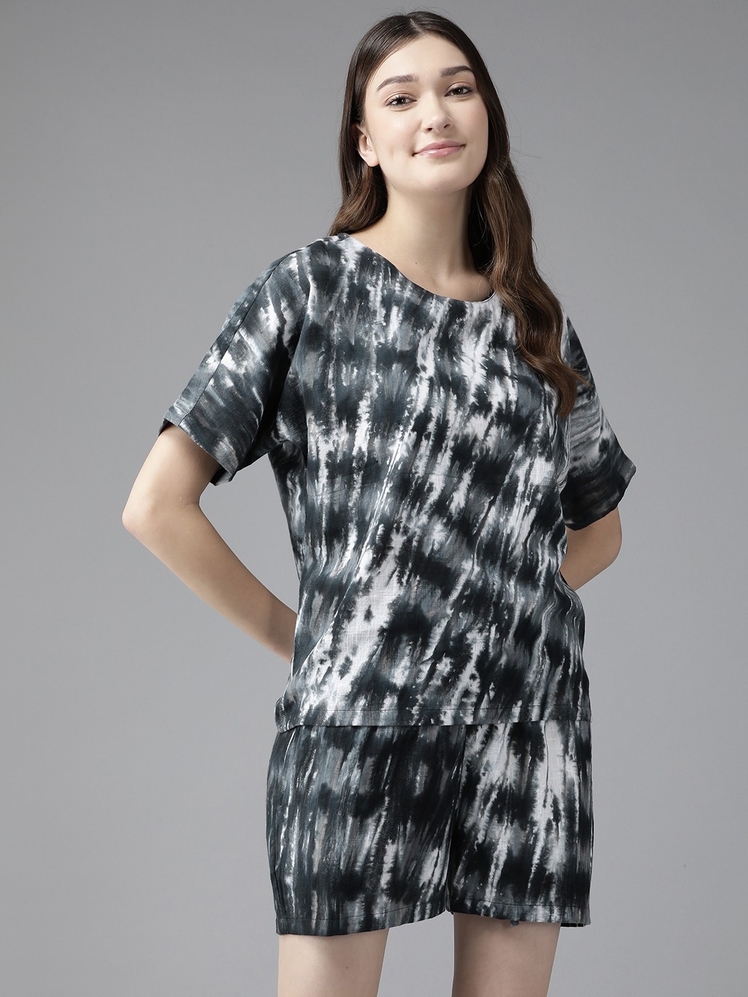 

Prakrti Grey & White Pure Cotton Tie & Dye Print Night suit