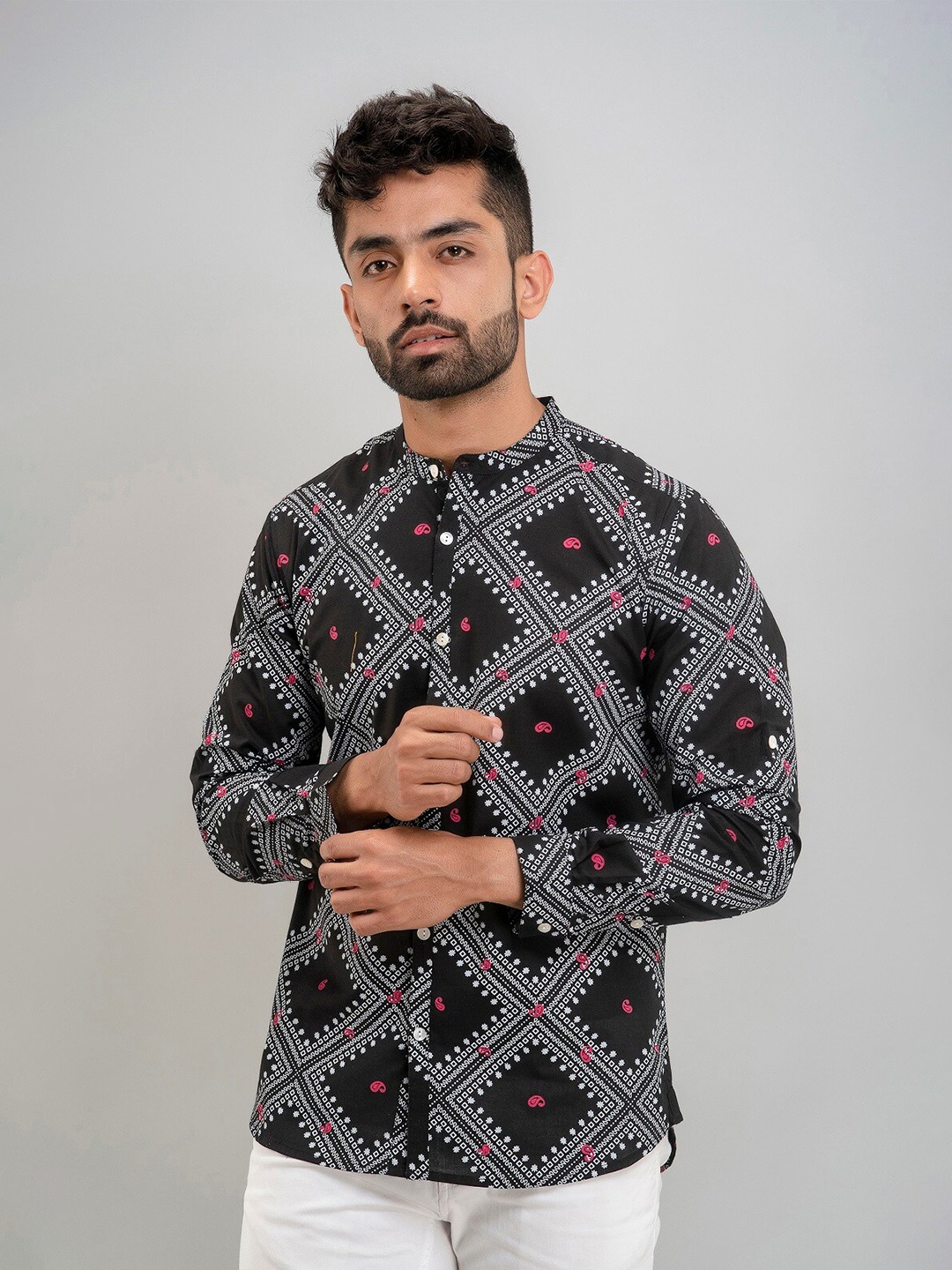 

Sutidora Men Black Standard Abstract Printed Cotton Casual Shirt