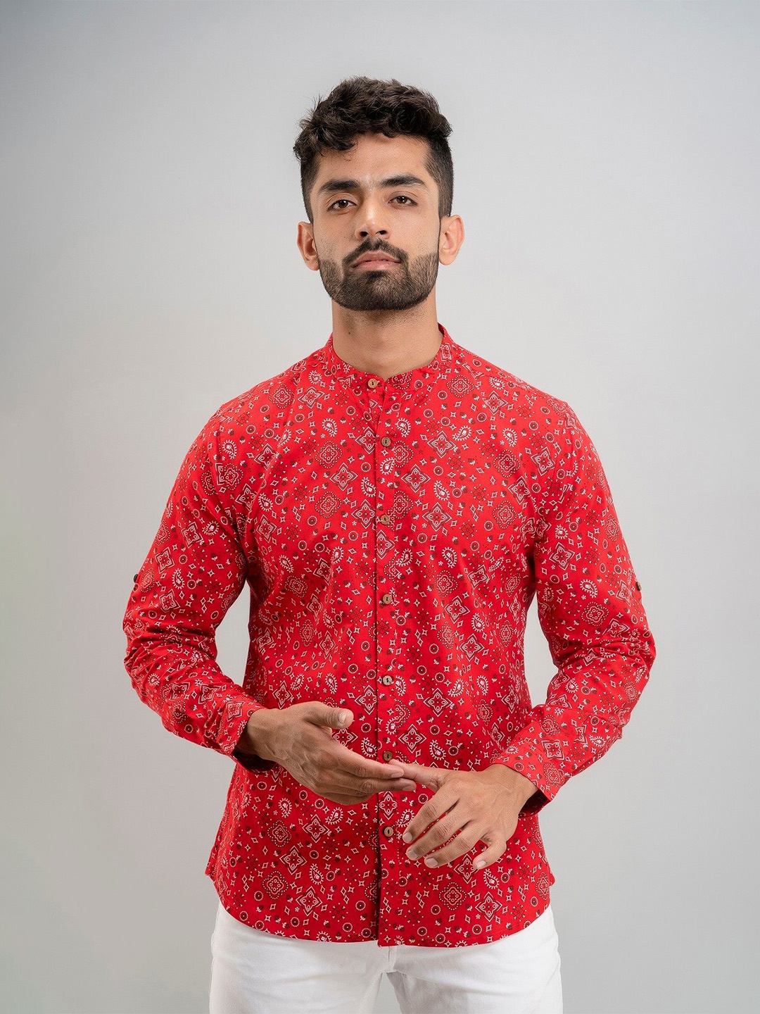 

Sutidora Men Red Standard Printed Casual Shirt
