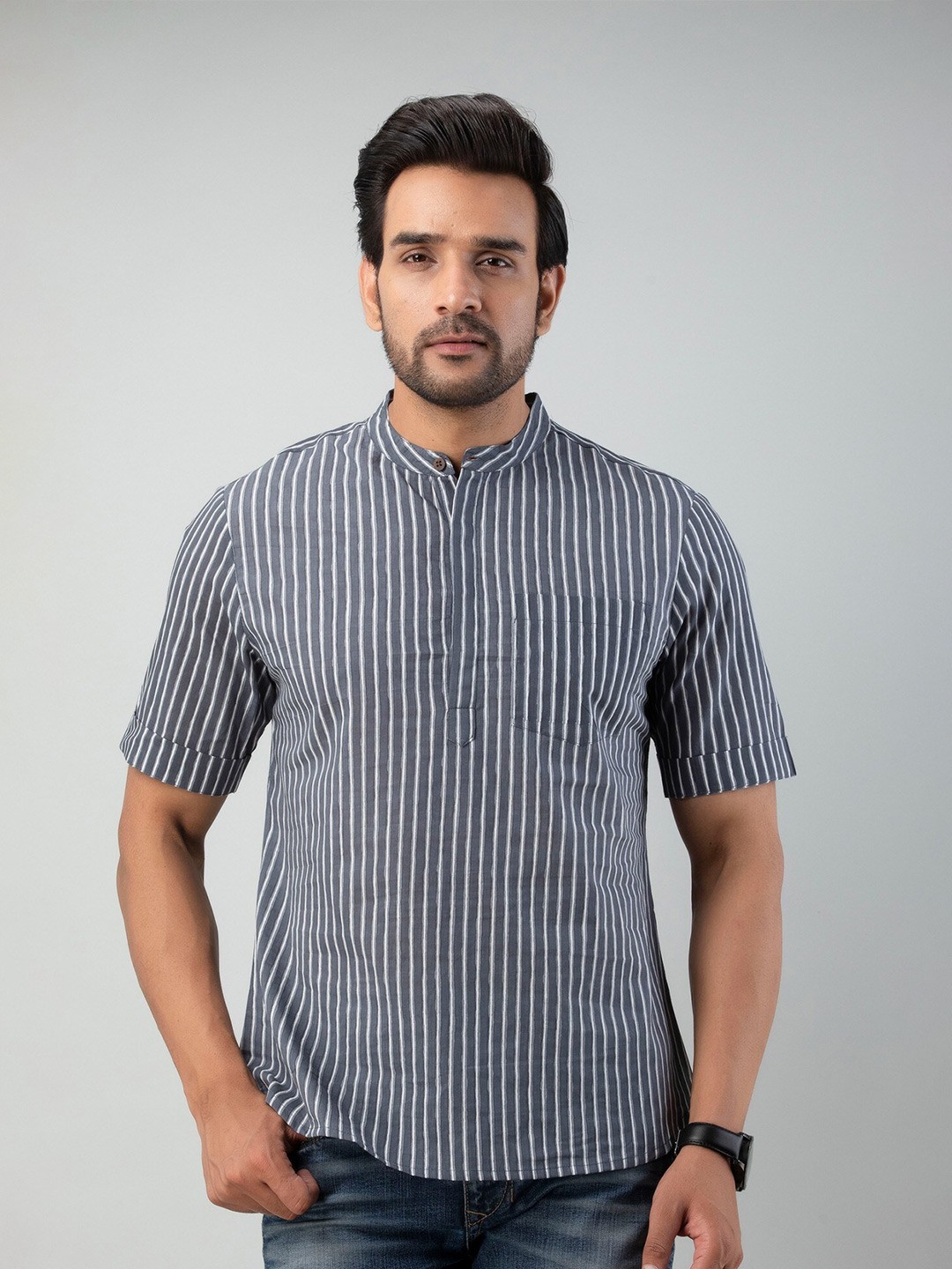 

Sutidora Men Blue Standard Striped Cotton Casual Shirt