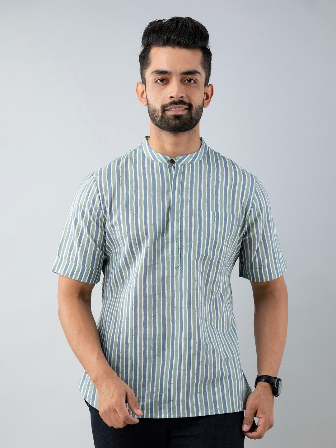 

Sutidora Men Green Standard Striped Cotton Casual Shirt