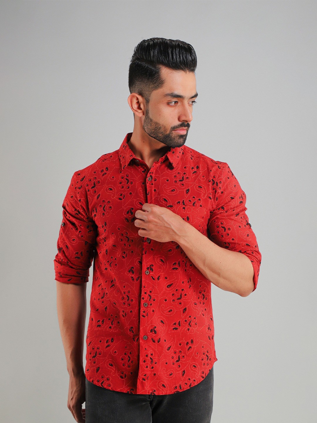 

Sutidora Men Red Standard Floral Printed Cotton Casual Shirt
