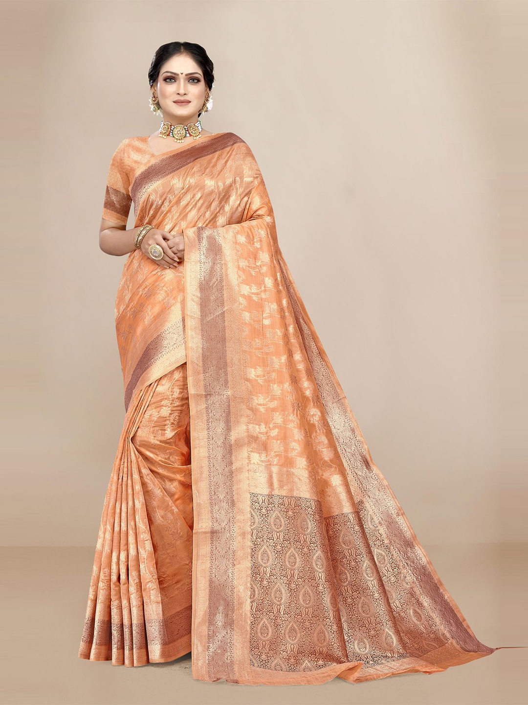 

VAIRAGEE Peach-Coloured & Gold-Toned Woven Design Zari Organza Saree