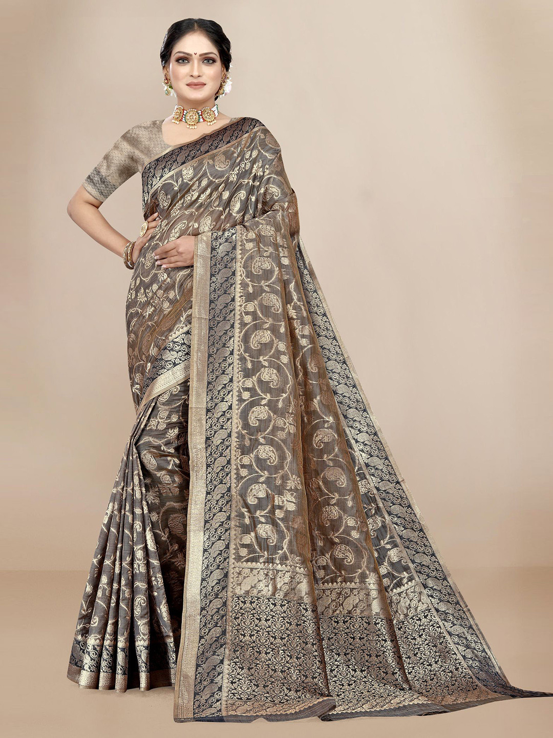

VAIRAGEE Grey & Gold-Toned Woven Design Zari Organza Saree